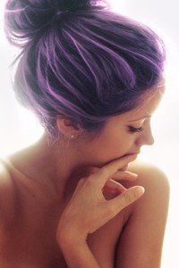 coloration cheveux violet pastel